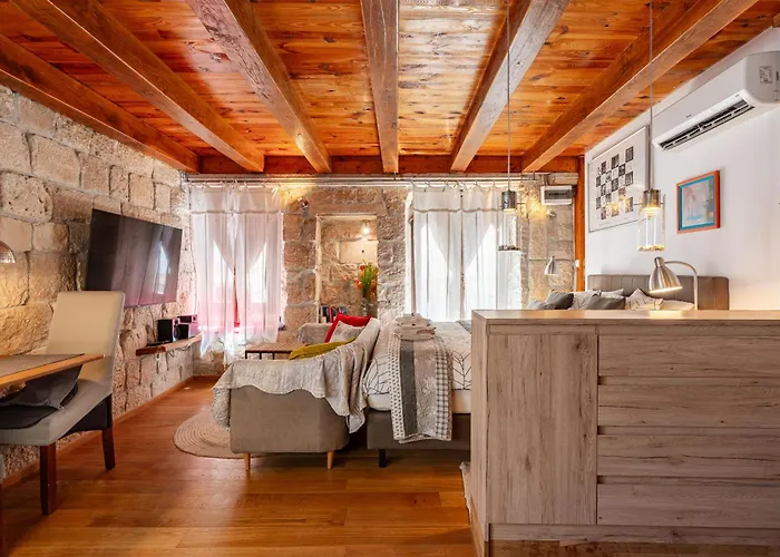 St Roko - Cozy Stone In Old Town Apartment